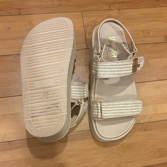 Stylish Platform Sandals with Adjustable Straps - Picture 2 of 5